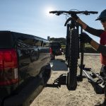 Czy warto zainwestować w wypinany hak holowniczy?